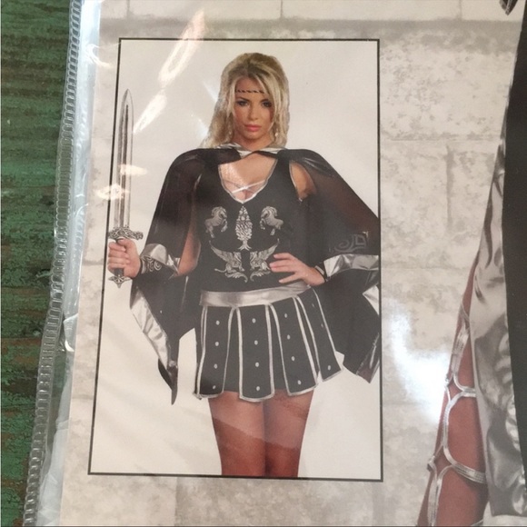 NWT Glorious Gladiator Costume. Can be worn 2 ways. Size Large - Picture 9 of 10